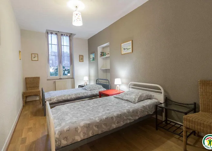 Le Parc Des Moutous Aurin