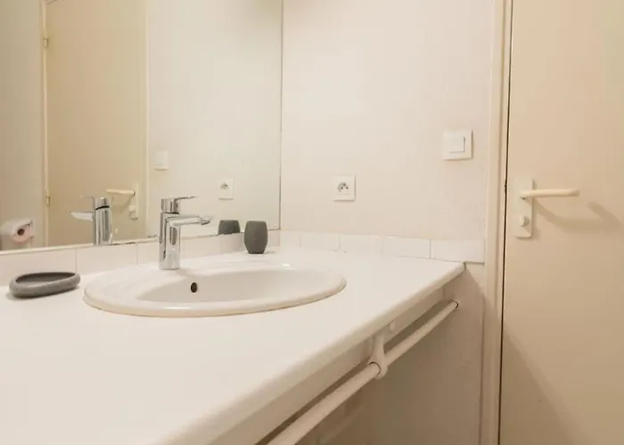 Le Parc Des Moutous Aurin