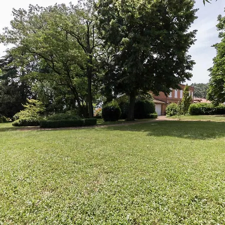 Le Parc Des Moutous Aurin